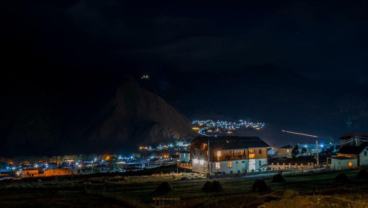 Kazbegi 5054 Hotel Bagian luar foto